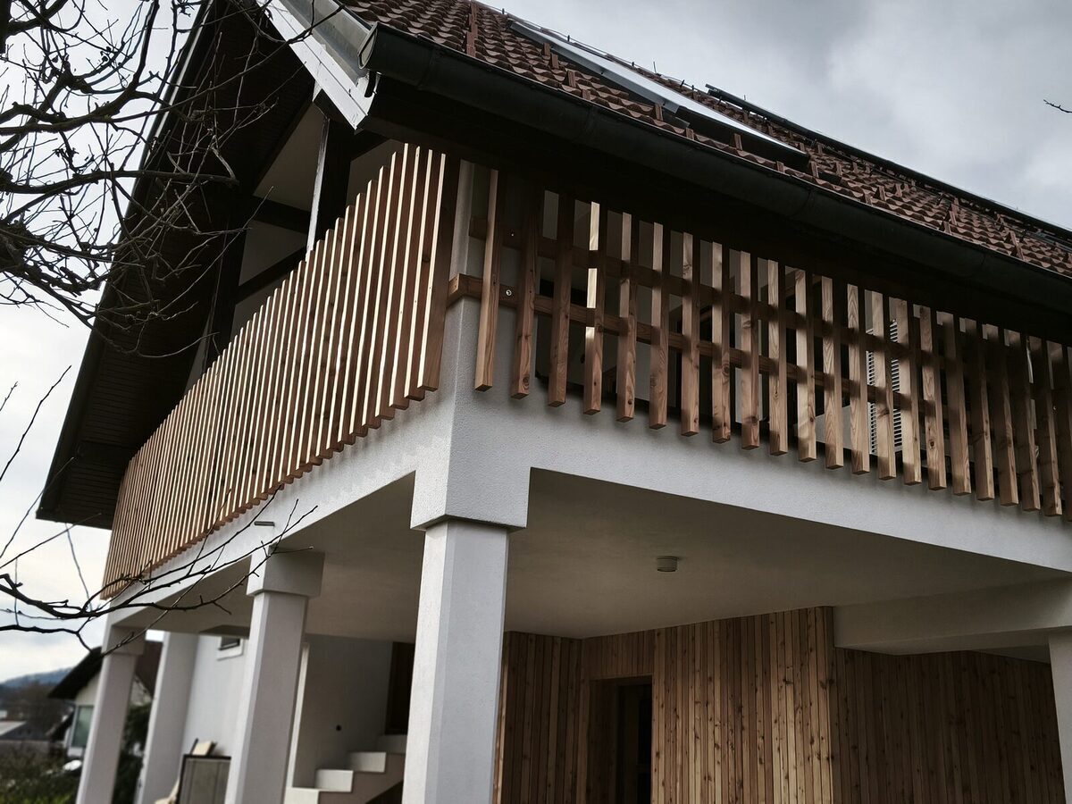 Ograja macesen Dobrunje