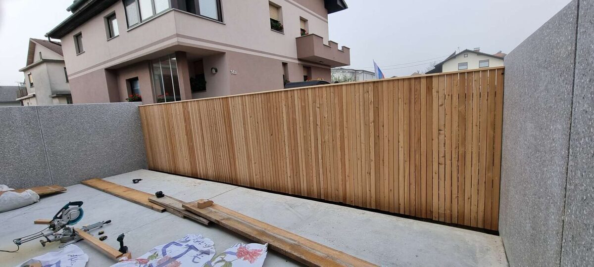 Romboidne deske ograja